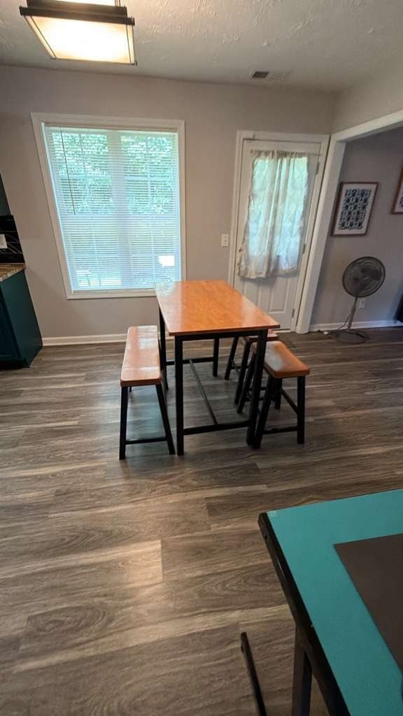 Cleaned breakfast nook